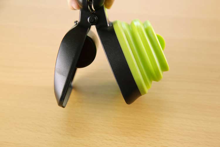 Easy Foldable Pooper Scooper for Stress-Free Dog Walks